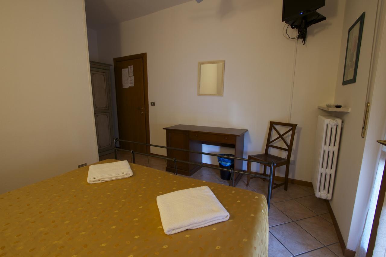 Albergo Tavernetta Кастельнуово-дель-Гарда Экстерьер фото